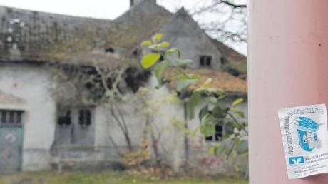 Der ehemalige Eiskeller auf dem Strehle-Anwesen in Balzhausen soll verschwinden – geplant ist auf der Fläche ein Gemeindehaus. 