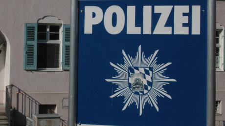Über einen Arbeitsunfall in Unterknöringen berichtet die Polizei in ihrer jüngsten Mitteilung. 
