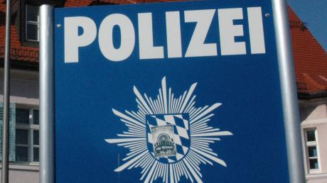 Nach dem Vorfall auf dem Krumbacher Marktplatz bittet die Polizei um Hinweise (Symbolbild). 