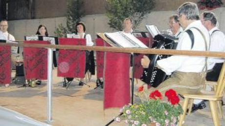 Zum Festausklang sorgten bei gutem Besuch die Rucksackmusikanten für die nötige Stimmung. 