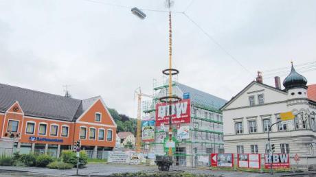 Großzügig soll der Raiffeisenplatz in Thannhausen nach seiner Umgestaltung wirken. Dazu wird der Platz entleert. Wichtigstes gestalterisches Element soll ein Fontänenfeld werden.  