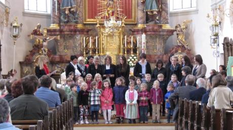 Die Kinder des Thannhauser Kindergartens St. Vinzenz gestalteten den Gottesdienst anlässlich der Einweihung der Krippe auch musikalisch mit und wurden zu „Predigthelfern“ ernannt. 