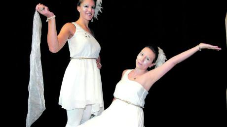 In immer neuen Szenen treten die Tänzerinnen der Tanzgruppe Escalada des TSV Balzhausen beim Musical „Das fünfte Element“ auf.