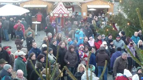 Auch der Sonntag lockte noch einmal zahlreiche Gäste auf den Ziemetshauser Christkindlesmarkt.  
