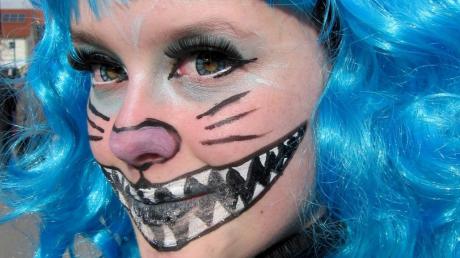 Scharfe Zähne und blaue Haare: Die Balzhauser Umzugsteilnehmer ließen ihrer Fantasie freien Lauf.