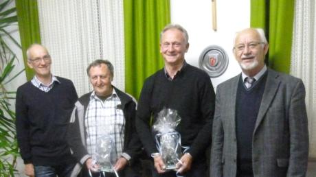 Die Gemeinderäte Heinrich Steurer und Josef Schregle (Mitte) wurden vom Zweiten Bürgermeister Anton Atterer (links) und Bürgermeister Herbert Kubicek verabschiedet.