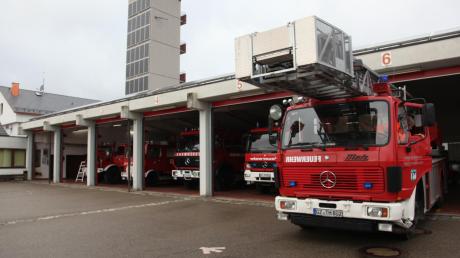 In der Garage des Feuerwehr-Gerätehauses in Thannhausen wird ein Platz frei: Im nächsten Jahr soll dort ein zweites Löschfahrzeug stehen. 
