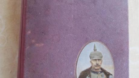 Ein Postkartenalbum mit Eisernem Kreuz und dem Bild von Kaiser Wilhelm II. ist das einzige Andenken an Weltkriegskämpfer Eustach Scherer. Es wird von Ururenkel Marcel Lohr aus Autenried in Ehren gehalten. 
