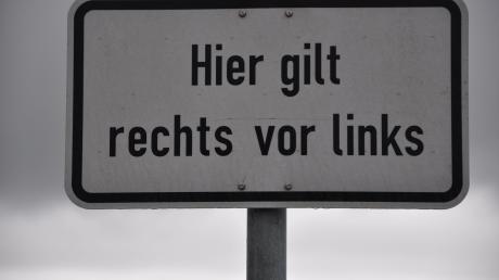 An einer Kreuzung in Oberrohr mit der Vorfahrtsregelung "Rechts vor Links" krachte es am Freitag.