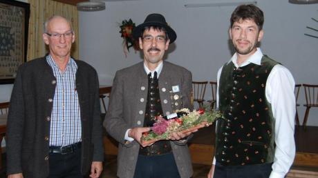 Abschied vom Vorsitzenden der Ebershauser Schützen: (von links) 2. Bürgermeister Anton Atterer, Hans Dreher und Kassenwart Georg Ries. 
