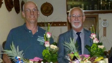 Für ihre Verdienste um die Gemeinde erhielten Anton Atterer (links) und Herbert Kubicek (rechts) einen Geschenkkorb. 