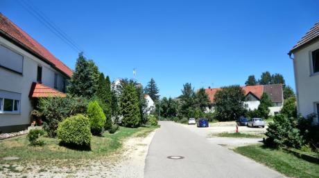 Im Innenentwicklungskonzept für Wiesenbach wurden zahlreiche Vorschläge entwickelt. Das Foto zeigt die Sicht vom Weiherweg auf die Dorfstraße in Oberegg. 