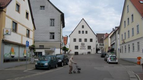 Im westlichen Teil  des Krumbacher Marktplatzes soll eine Querungshilfe  für Fußgänger und Rafharer eingerichtet werden.