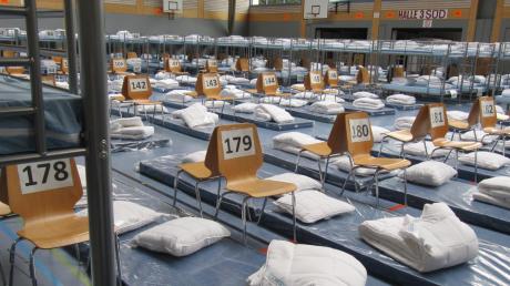 In den nächsten Tagen sollen wieder Asylbewerber in der Turnhalle des Simpert-Kraemer-Gymnasiums Krumbach untergebracht werden. 