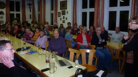Gut besucht war der Vortrag „Das christliche Begräbnis – ein Glaubenszeugnis“ im Vereinsheim in Nattenhausen.  	