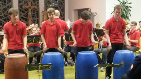 Die Jugendkapelle des Musikvereins Krumbach bei „Drummersplash“ „Jugend in Concert“.  	