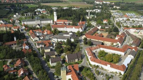 Riesig ist in Ursberg die Einrichtung Dominikus-Ringeisen-Werk. Jetzt wurde der Haushaltsplan des größten Arbeitgebers im Landkreis verabschiedet.