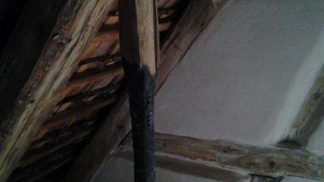Ein geweihter Holzscheit aus dem Osterfeuer hängt auch heute noch im Dachstuhl der Kreisheimatstube in Stoffenried.