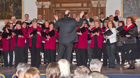 Den krönenden Abschluss des Konzerts der Chorgemeinschaft Derndorf-Kirchheim im Kirchheimer Zedernsaal bildete der gemeinsame Auftritt mit dem „Vocalensemble Mindelheim“.  	