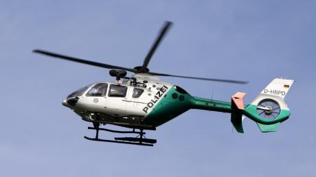 Auch mit einem Hubschrauber hat die Polizei Autodiebe im Bereich Ichenhausen gejagt.