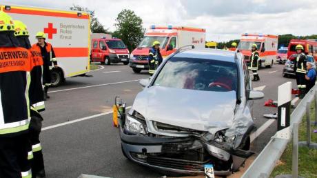 Bei einem Unfall, der am Sonntagmittag in Burtenbach passiert ist, sind fünf Menschen verletzt worden. 