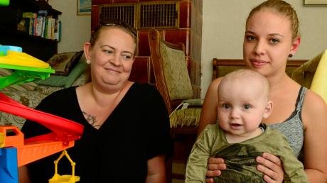 Diese drei sind ein eingespieltes Team: Michaela Jörg ist die Mutter von drei Kinder – eines davon ist die 16-jährige Jana, die bereits selbst einen acht Monate alten Sohn namens Alessio hat.