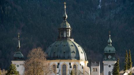 Kuppel und Türmchen vom Kloster Ettal. Jedes Jahr pilgern Fromme von Ziemetshausen nach Ettal. Jahrelang war Josef Wagner Organisator dieser Pilgerschar. Jetzt hört er auf. 