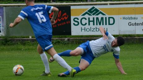In der Hinrunde setzte es für Ziemetshausen (blau) gegen Bobingen (weiß) eine 5:1-Niederlage.