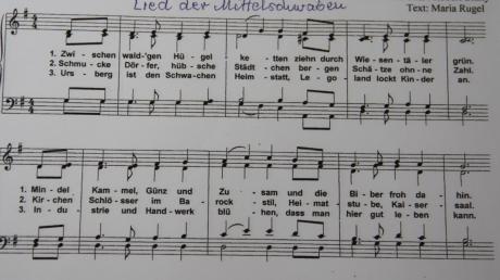 Wie aus dem „Günzburger Landkreislied“ das „Lied der Mittelschwaben wurde: Das ist eine lange, insgesamt eine 16-jährige Geschichte. 