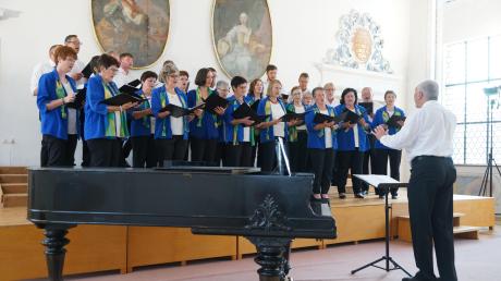 Der Gesangverein „Kammeltaler“ Wettenhausen und die Sängerriege des KSV Unterelchingen gestalteten im Kaisersaal des Klosters Wettenhausen einen kurzweiligen und stimmungsvollen Gesangsabend. 