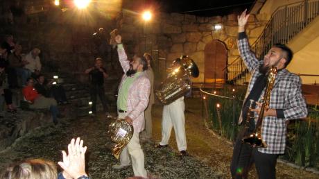 Mexikanisches Temperament begeistert die Besucher des Konzerts der M5 Mexican Brass im Mindelzeller Amphitheater.