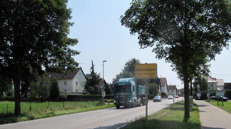 Noch rollt der Verkehr in Münsterhausen durch den Ort. Doch ab dem kommenden Frühjahr könnte mit dem Bau der Ortsumfahrung begonnen werden. 