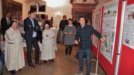 Wie könnte die Zukunft des Klosters Wettenhausen aussehen? Ihre Ideen erläuterten Studentinnen und Studenten der Hochschule Weihenstephan-Triesdorf bei der Eröffnung einer Ausstellung ihrer Arbeiten.