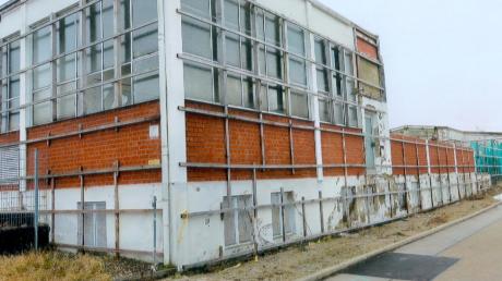 Thema im Ellzeer Gemeinderat war das Aussehen des leer stehende Betriebsgebäudes an der B 16. 