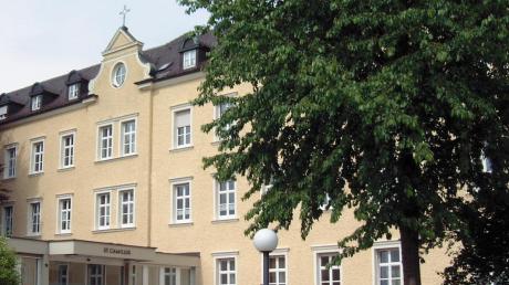 Der ärztliche Direktor des Krankenhauses St. Camillus in Ursberg hat sich für die Einrichtung eines Lehrstuhls für Medizin für Menschen mit Behinderungen an der Uniklinik Augsburg ausgesprochen. 	