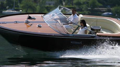 So sieht es aus, wenn Florian Graf sich mit seinem Boot auf dem Lago Maggiore für den Fotografen ins Zeug legt. 