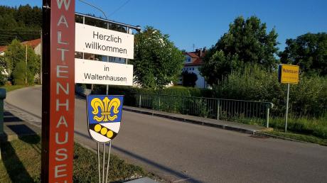 Waltenhausen heißt seine Besucher willkommen. 