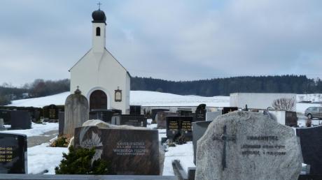 Die Ziemetshauser Friedhofsmauer soll saniert werden. Dies war jetzt Thema im Marktrat. 
