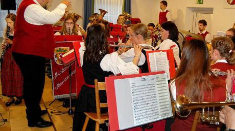 Die Stamm-Musikkapelle aus Memmenhausen mit ihrem neuen Dirigenten Mario Miller gab ein gelungenes Jahreskonzert im Musikerheim. 