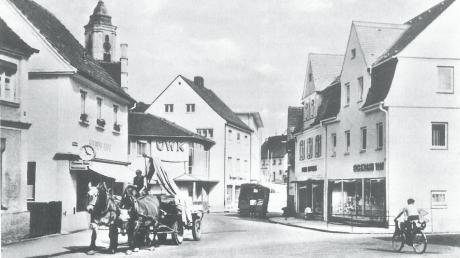 Das ÜWK in der Bahnhofstraße in einer historischen Aufnahme mit dem Pferdefuhrwerk der Spedition Georg Drappeldrey. 