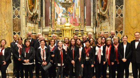 Der Neuburger Kirchenchor war mehrere Tage auf Pilgerreise in Rom und umrahmte dabei unter anderem eine Messe im Petersdom.  	