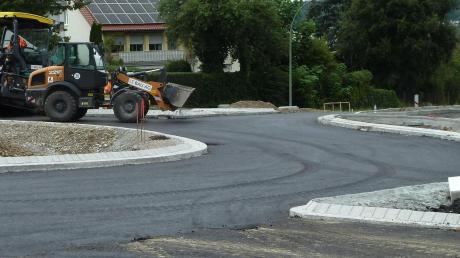 Am Freitag wird am Kreisverkehr im Südwesten von Krumbach die erste Zufahrt geöffnet. 