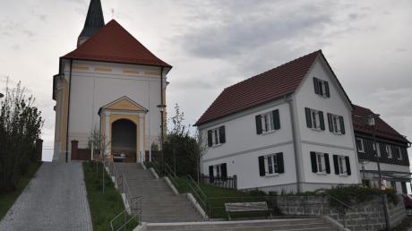 Die Pfarrkirche Heilig Kreuz soll im Zuge der Sanierung einen behindertengerechten Zugang erhalten.  	