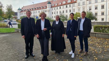 Von links: Martin Riß (DRW), Barbara Schretter, Sr. Katharina Wildenauer (St. Josefskongregation), Verena Nittmann und Josef Liebl (beide DRW).