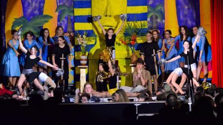 Das Musical „Joseph“ wurde von Schülerinnen und Schülern des Ursberger Ringeisen-Gymnasiums in einer aufwendigen Inszenierung auf der Bühne präsentiert.