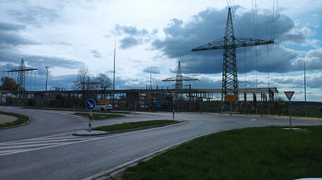 Im Norden Balzhausens will LEW das Umspannwerk erneuern mit einem Neubau eines 20-KV-Schalthauses.