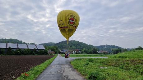 Gegen 8 Uhr landete der Gasballon des Ballonclubs Salzach-Inn.