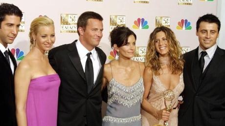 Die amerikanischen Schauspieler und damaligen Darsteller der Comedy-Serie "Friends", David Schwimmer (l-r), Lisa Kudrow, Mathew Perry, Courtney Cox Arquette, Jennifer Aniston und Matt LeBlanc bei der Verleihung des Fernsehpreises "Emmys".