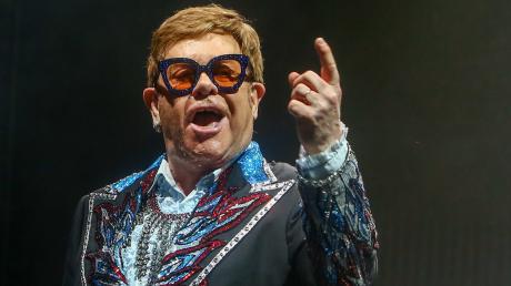 Sir Elton John, hier eigentlich auf Abschiedstournee vor zwei Jahren, aber immer noch voll da.