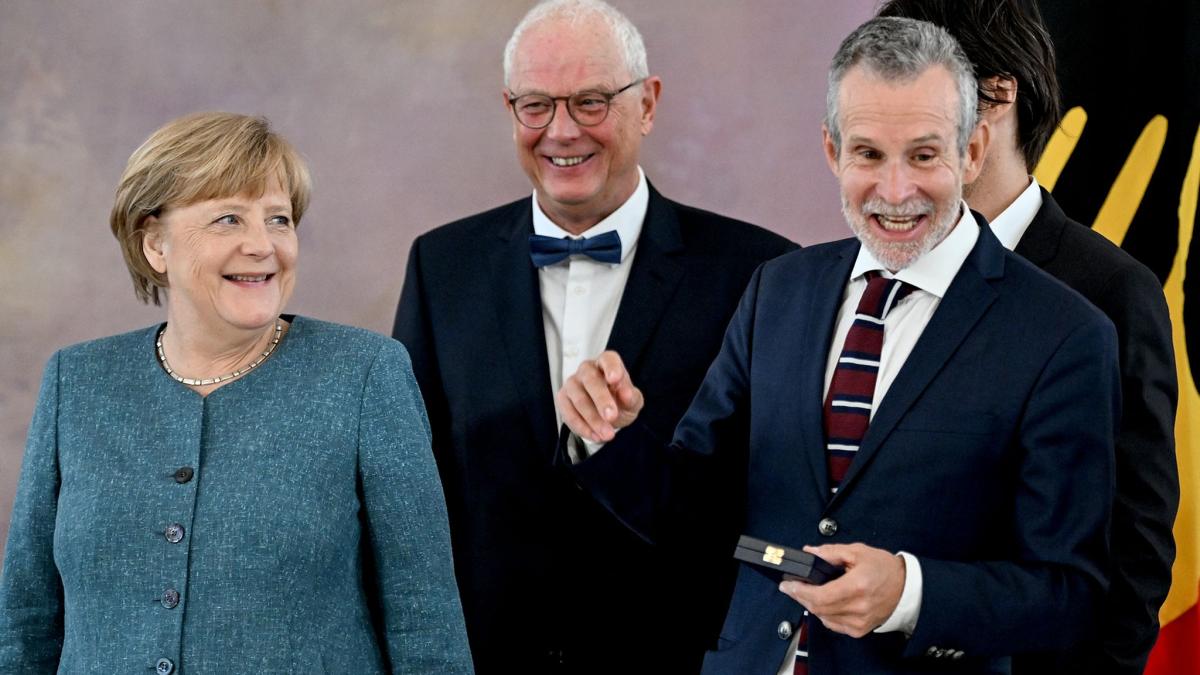 #Schauspieler: Matthes mit Verdienstkreuz geehrt – Merkel im Publikum